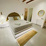 Yannis Boutique Cycladic House